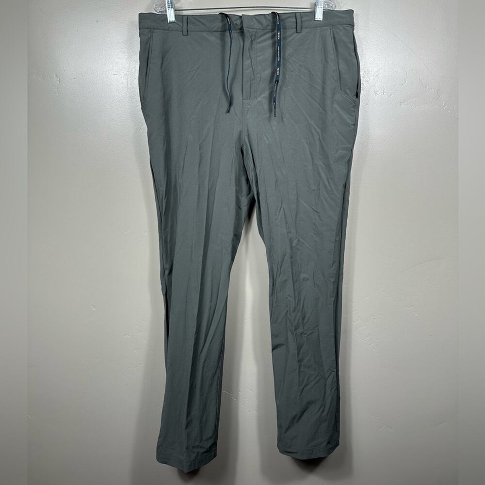 Teren Men’s Lightweight Traveler Pants in Charcoal Grey Size 38x32